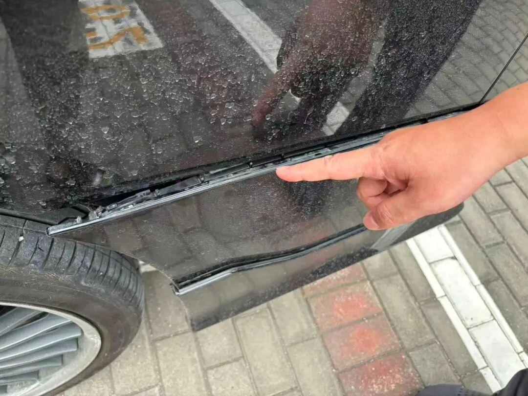 8 月 30 日，据津云新闻报道，天津市民张先生花费 130 多万元购置的商务车