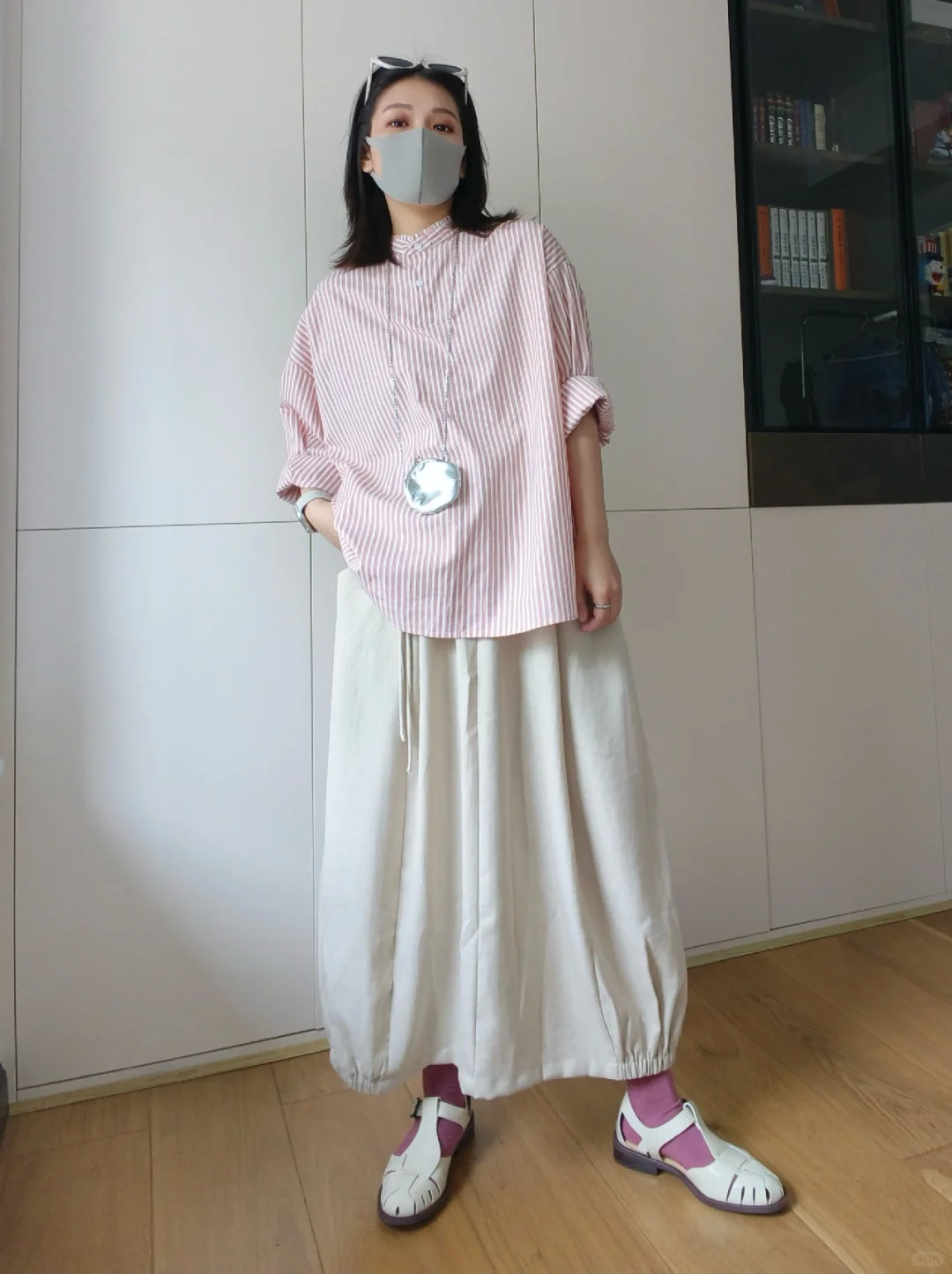 mini挎包变项链包也是很搭呀。