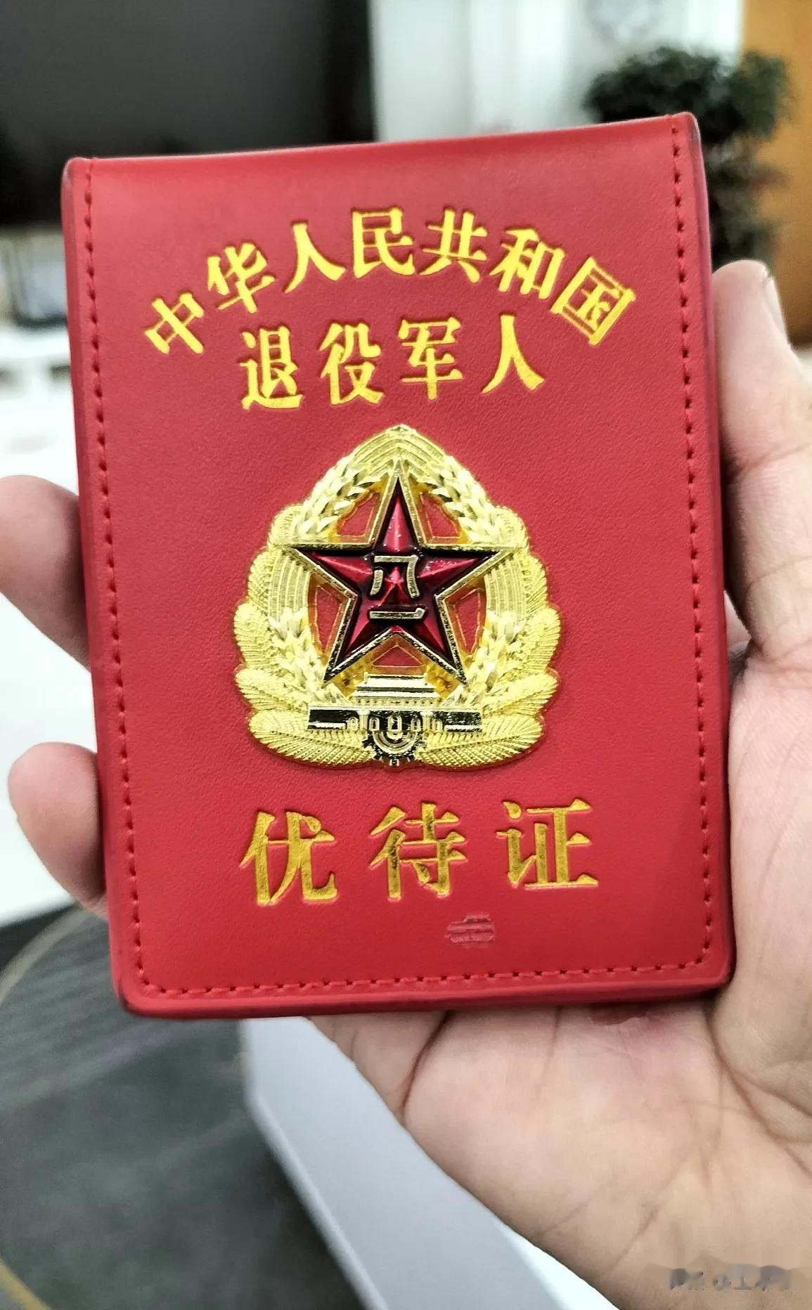 我的岳父，生了两个女儿，他当过团长，扛过真枪实弹，昨天一个战友来看他，岳父对我说