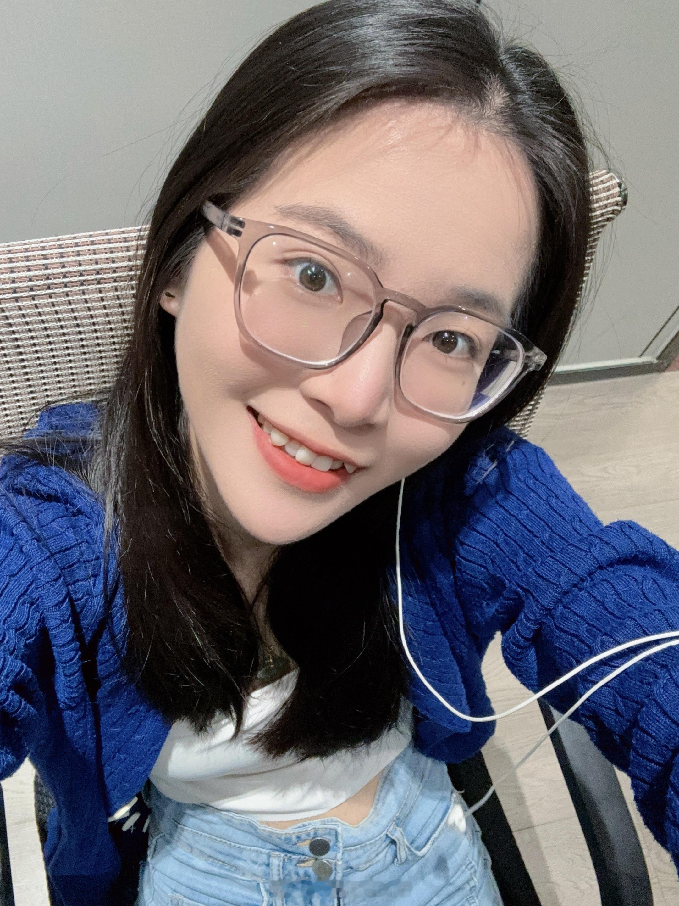今天星期五啦[打call]明天就是星期六啦距离休息日又近一步啦 ​​​