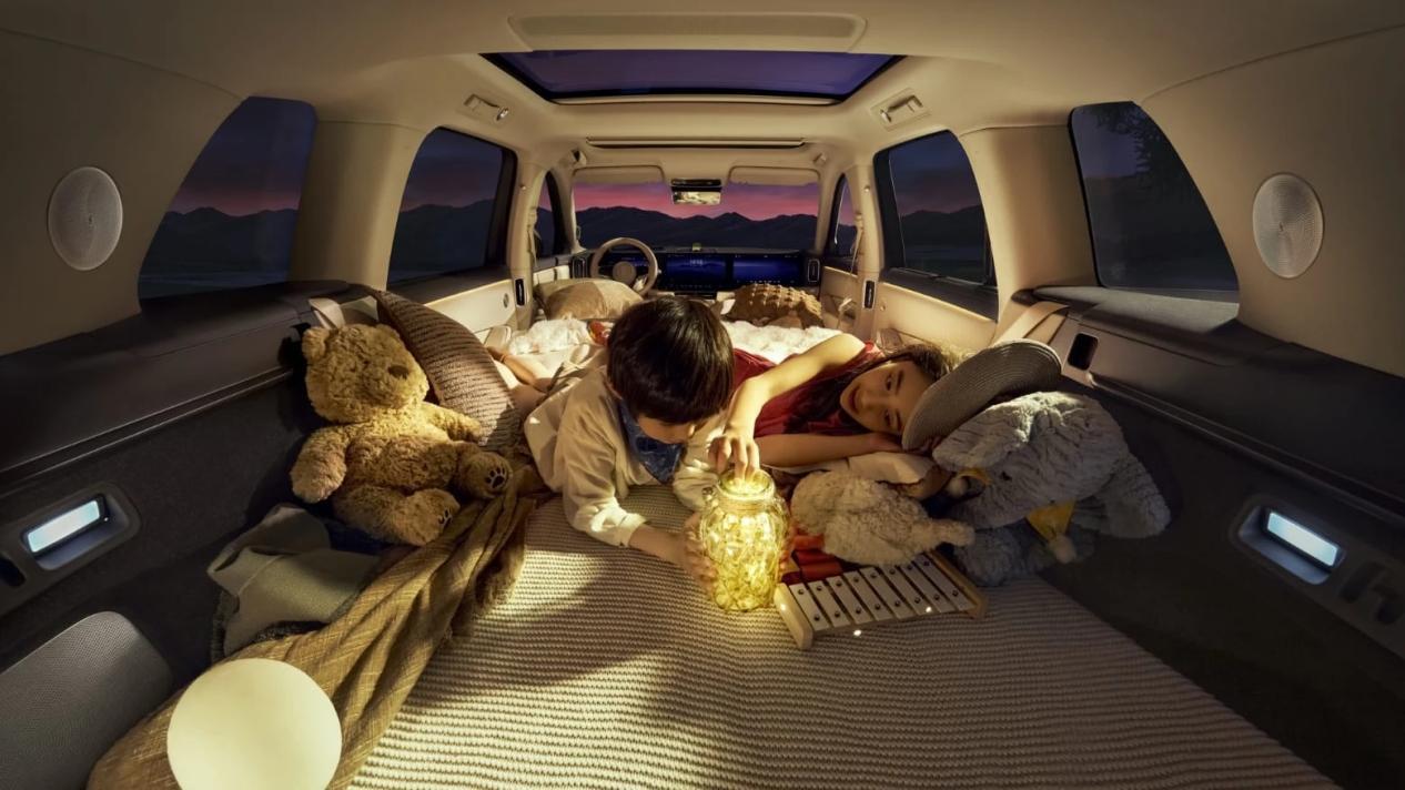 冬天真乃新能源车大敌，看问界M8是怎么解决的。智慧四驱系统，精准分配扭调整车身姿