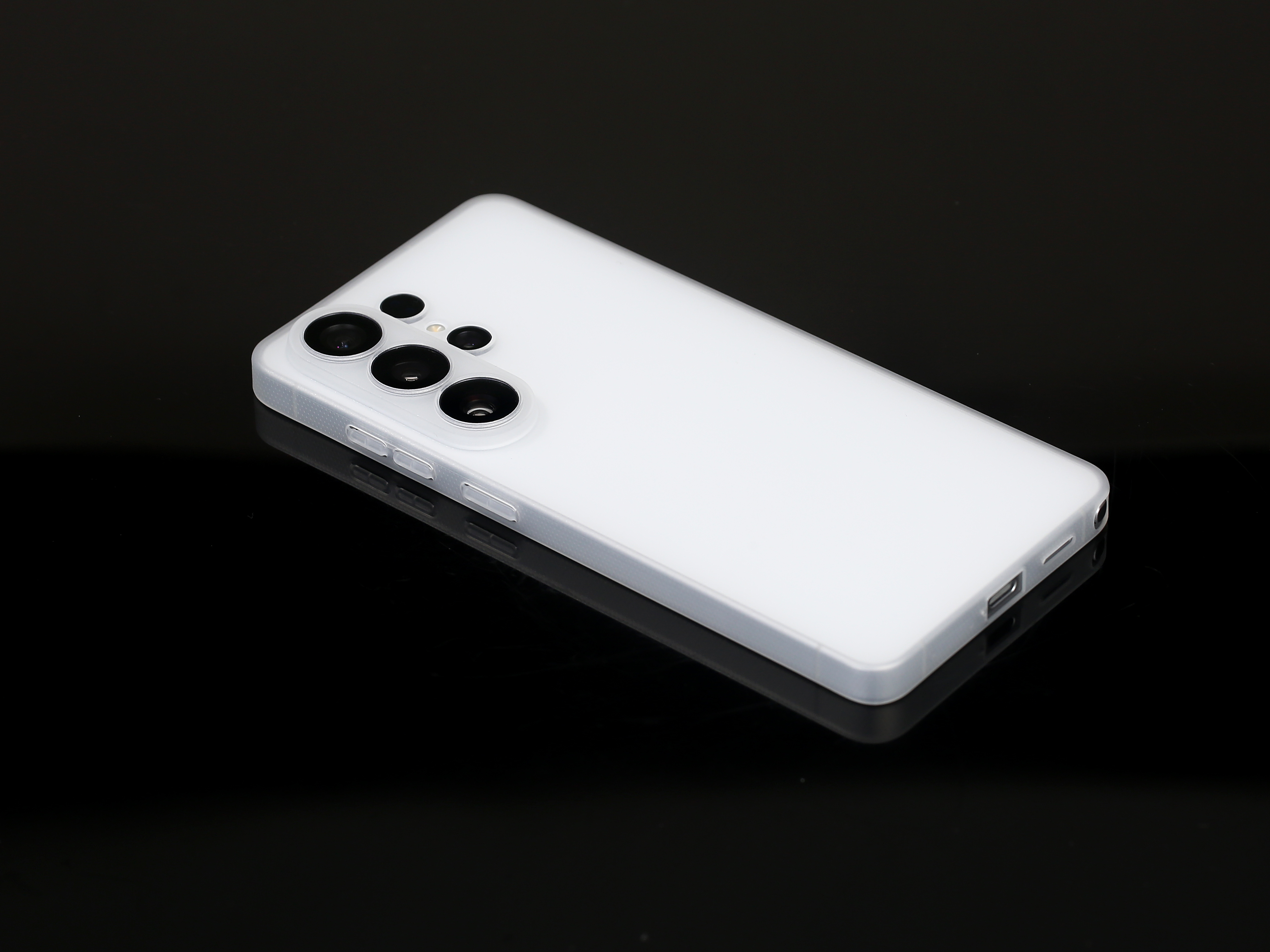 没有了直角边框的 S26Ultra，但有了好一些些的握持手感。不知道有没有朋友因