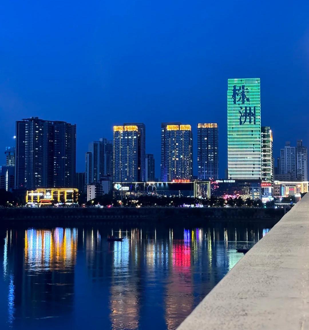 这两天在湖南株洲市游玩，感觉这是一个充满工业气息和历史沉淀的城市，它的魅力在于那