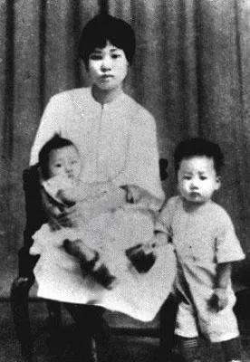 1949年8月，长沙解放的喜讯传来，一位老妇人得知后泪流满面：“我终于等到这一天