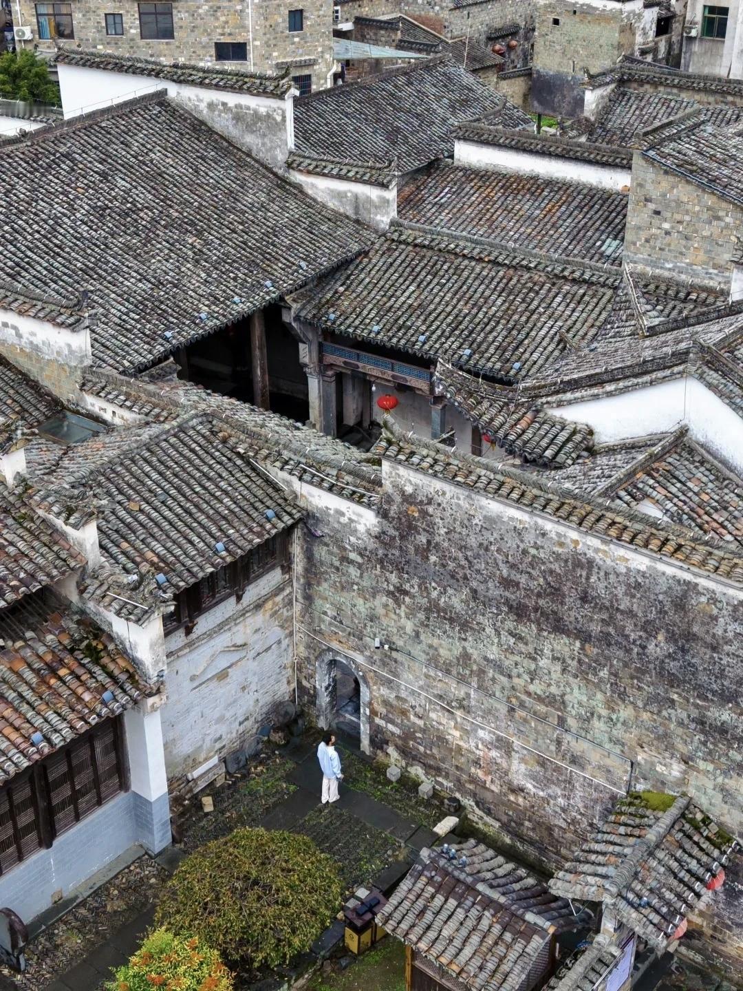 【房子再大，有笑声才是家；幸福不是你家里多富有，而是你家人的笑容多灿烂；最好的情