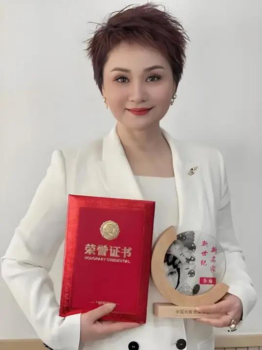 秦腔名旦李梅曾说过这么一段话：回看苟存忠老师演到吐火、人物咽气那一段，我在屋里头