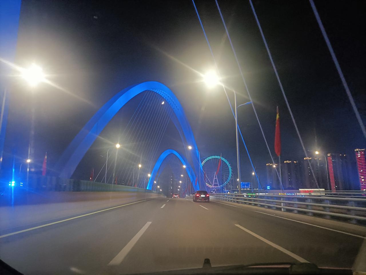 这届网友真是奇才啊，一对跨越时空的恋爱有了新的解读——
这是冥冥之中的天意，命运