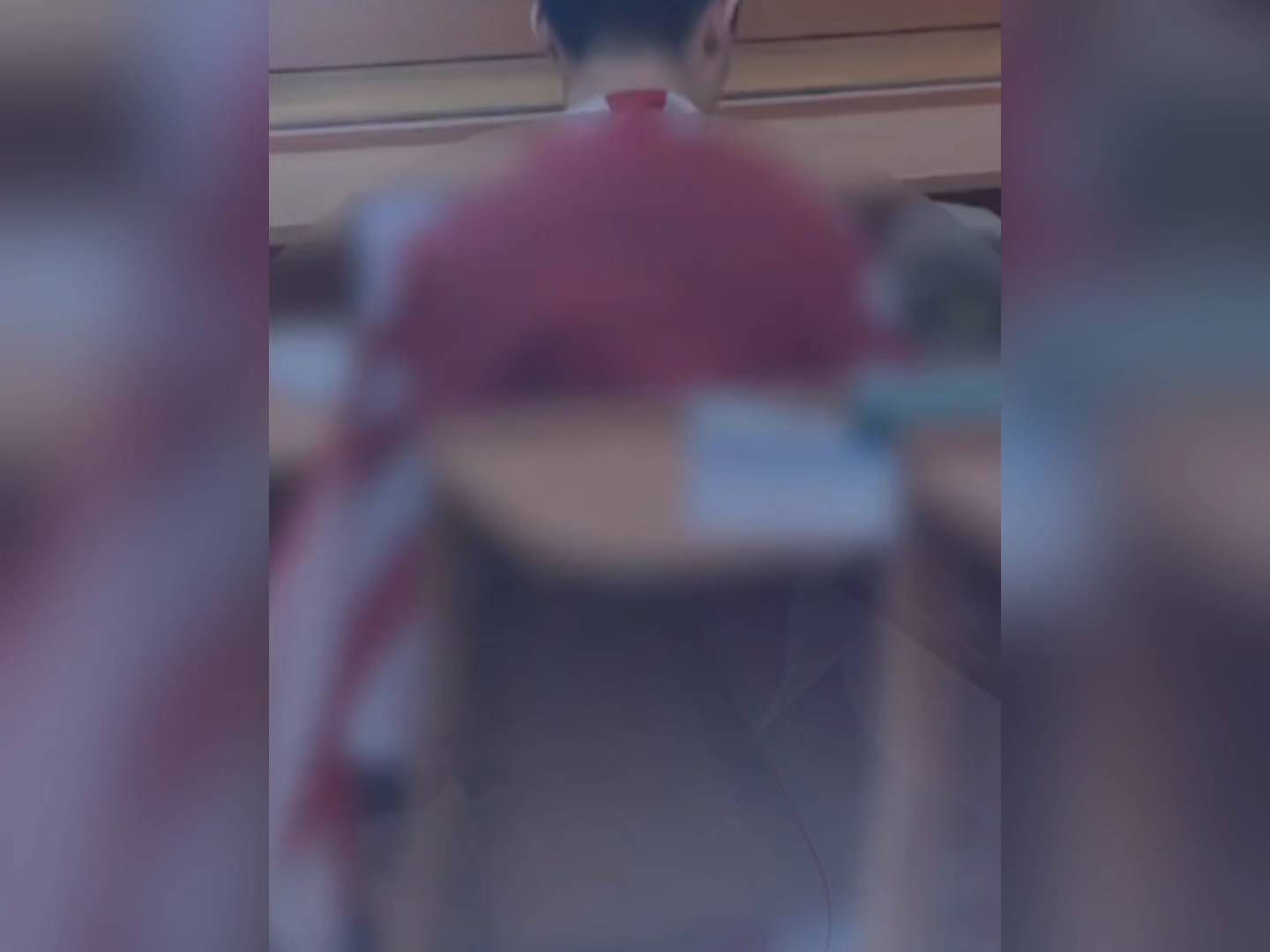 一名中国留学生当众身披旭日旗 钧正平发声：无论身处哪个国家，为军国主义张目都是对人类良知的公然冒犯！
