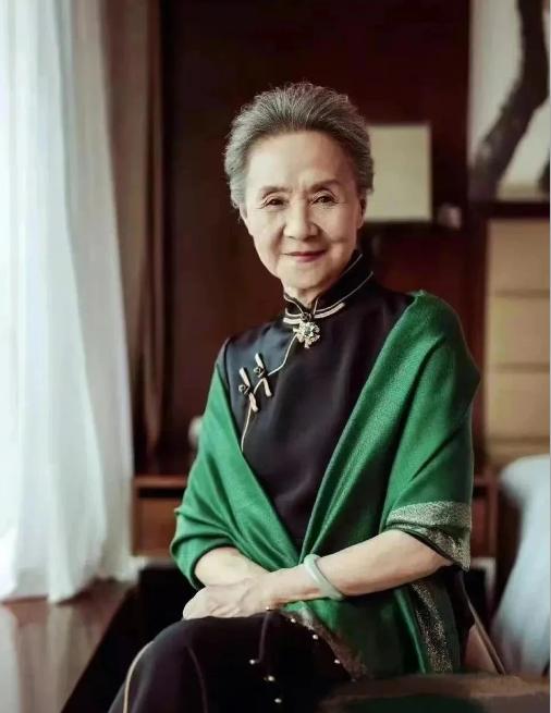 杨绛先生说：“当你试着不理一个人的时候，其实你的内心，已经受伤很深了。沉默是一个