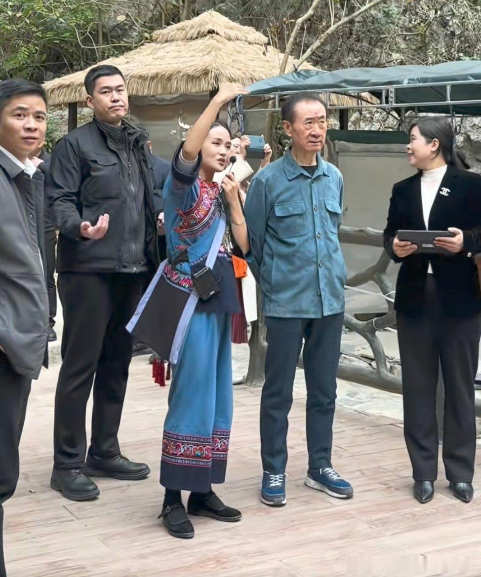 72岁王健林低调现身贵州据网络流传视频显示，王健林近日现身贵州，面容消瘦。 