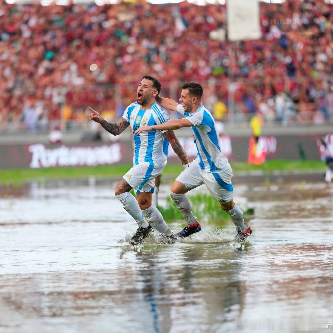 雨这么大吗？[吃惊][吃惊][吃惊] ​ cr：FolkFootball ​​​