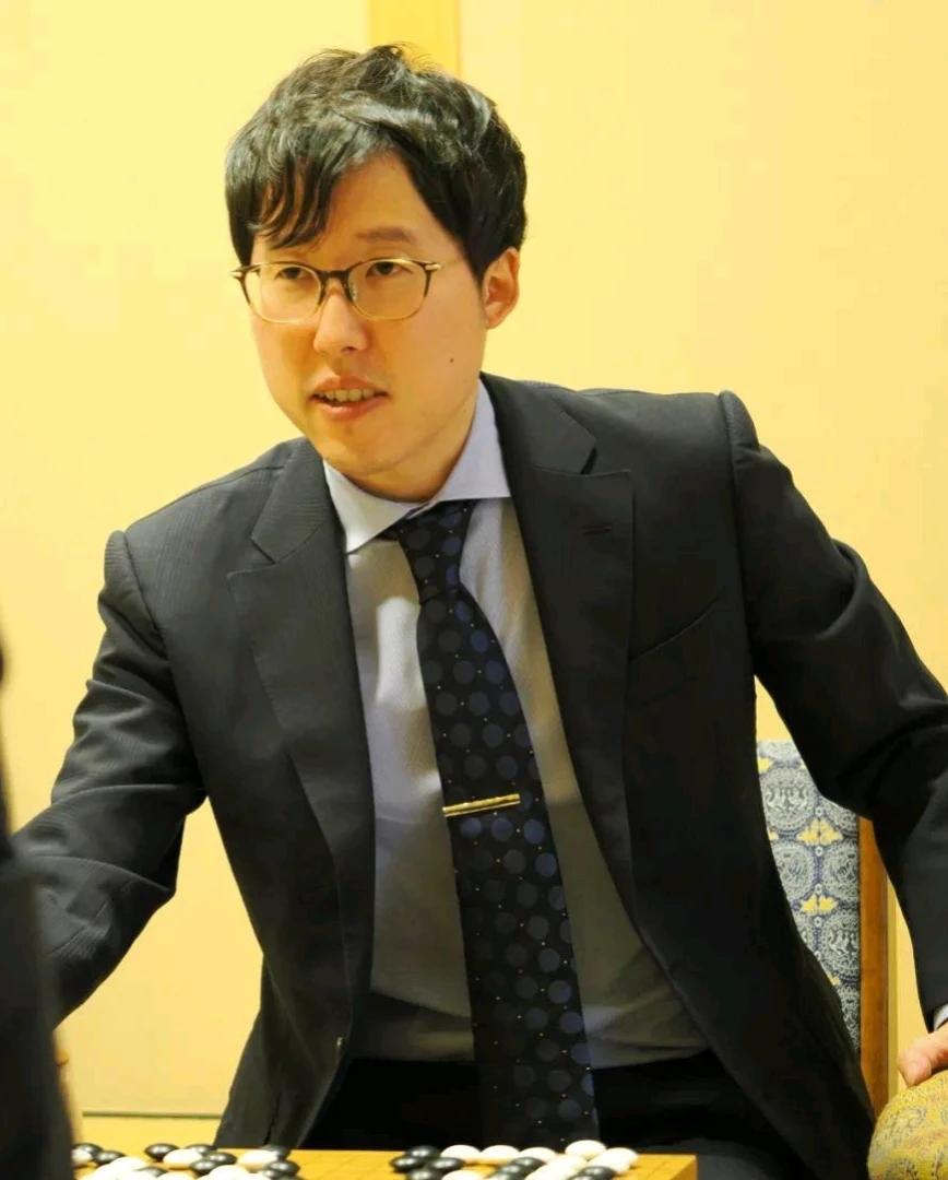 老当益壮~井山又添头衔




日本第62届十段战挑战赛刚刚结束，挑战者井山裕太