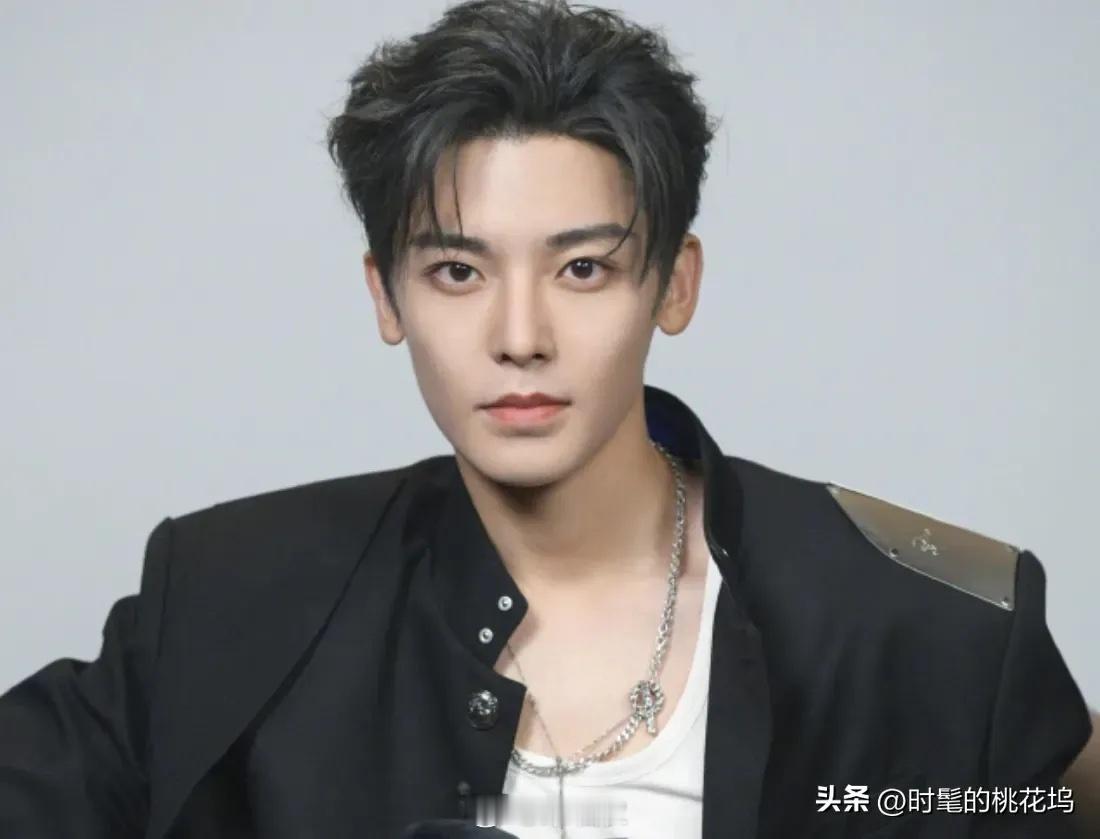 郭敬明是一个在娱乐圈，摸爬滚打这么多年的中年人，他还有任性的资本和心气。而且对于