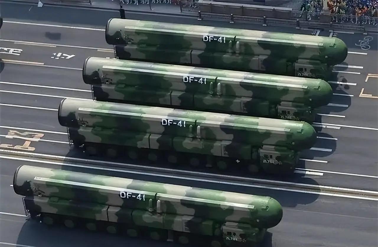美国敢动中国吗？俄专家说了句大实话：到2030年，能打到美国本土的核弹头超过10