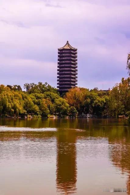 人生就像一场旅行，只有不断前行，才能领略到更多的风景。每一段路程都有它独特的意义