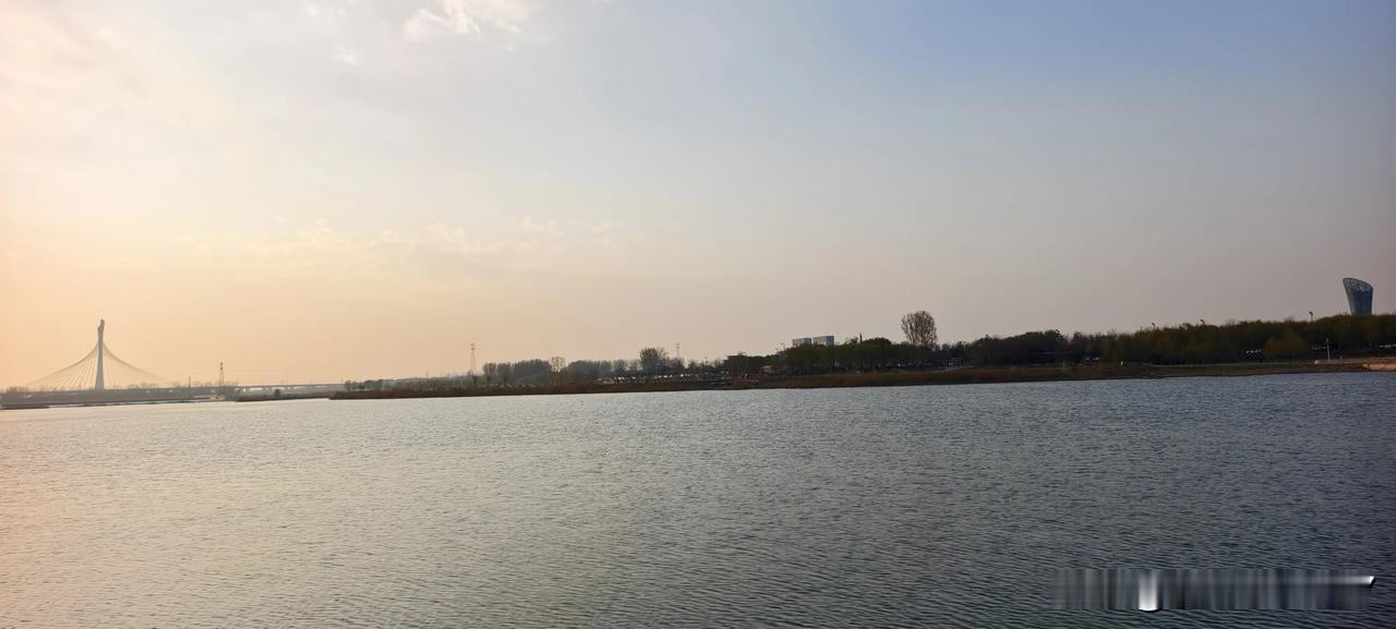 心理咨询和一般聊天有什么不同?心理咨询和一般聊天有本质的区别。前者是工作关系，是