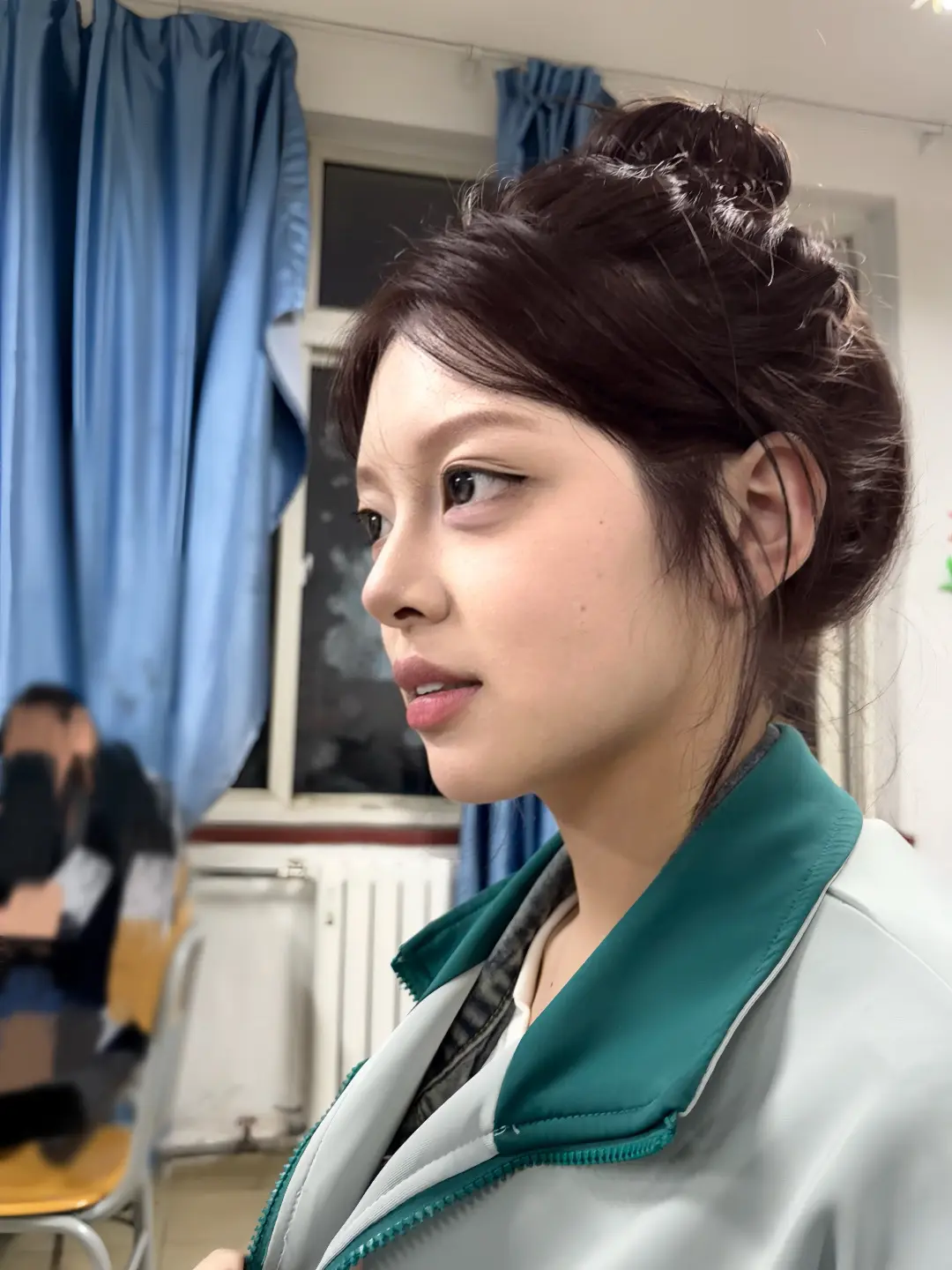 就算有什么事让我痛苦 眼泪也得从我的高鼻梁滑下去