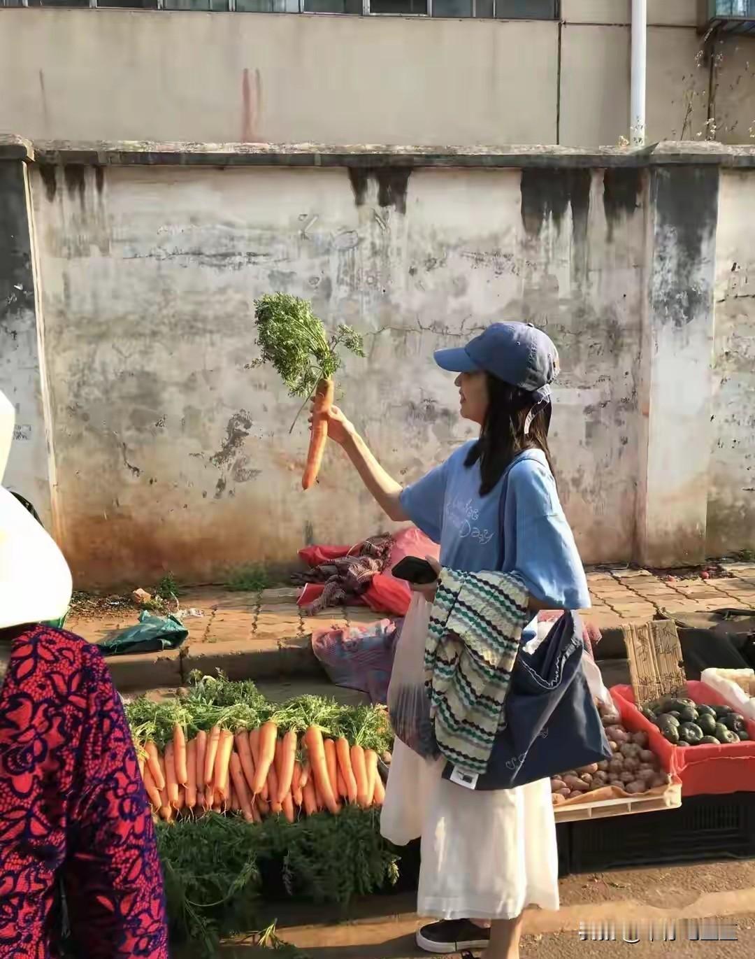董洁是真的田园过生活，还是摆拍？请看到最后一张图！
人活到45岁，可能也是参透了