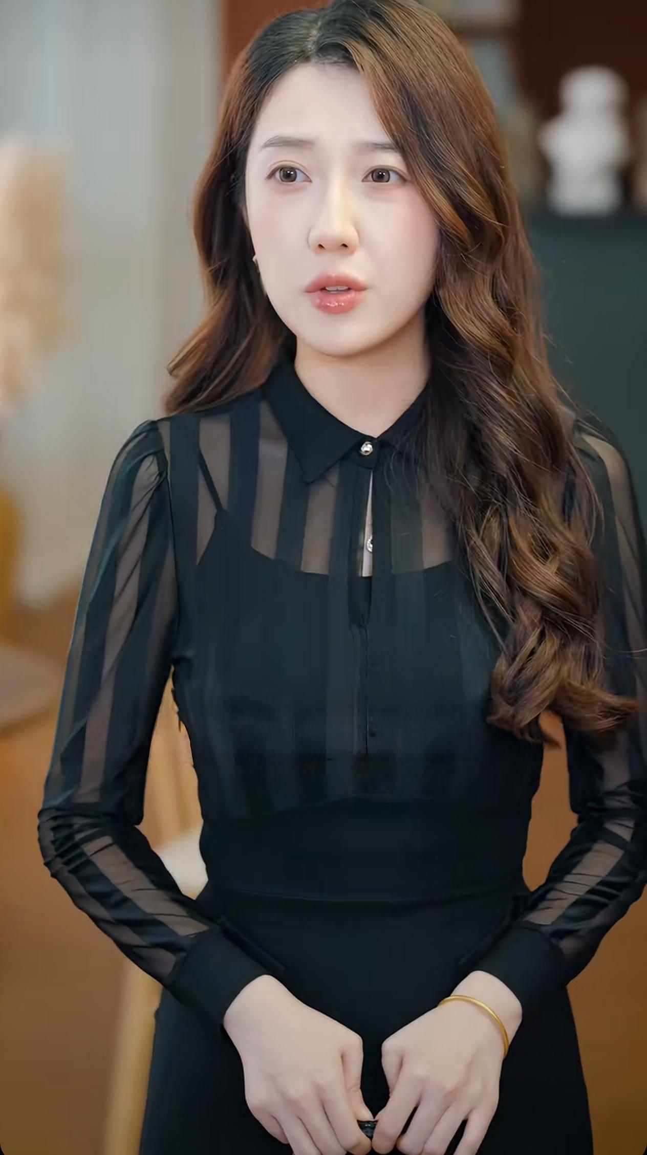 气质穿搭怎么穿才恰到好处?
短剧气质美女演员，气质又时尚！