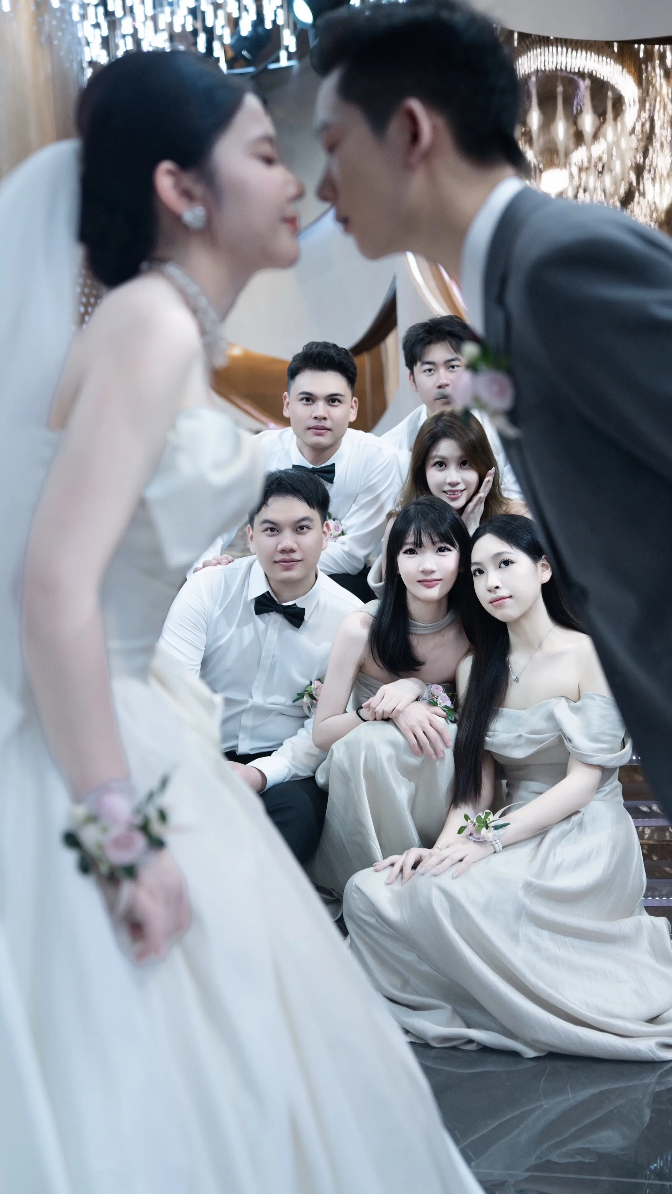 祝你们有了彼此之后天天开心。好多私信我会不会婚礼拍摄，我会，我是真的会