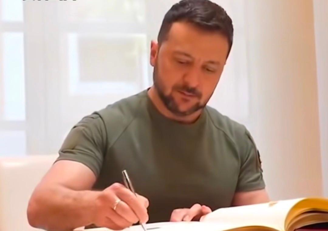 快讯！快讯！。
 
乌克兰中选委宣布了2019年总统选举结果：泽连斯基以约73%