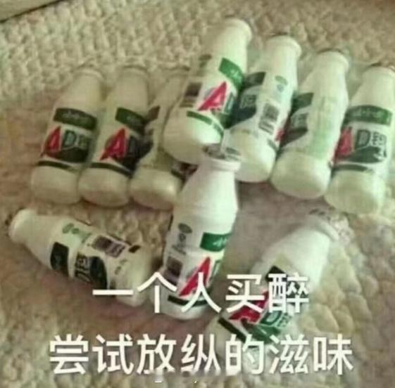 宗馥莉已经辞职现在娃哈哈确实没几款能打的产品，AD钙奶和营养快线都是多少年前甚至