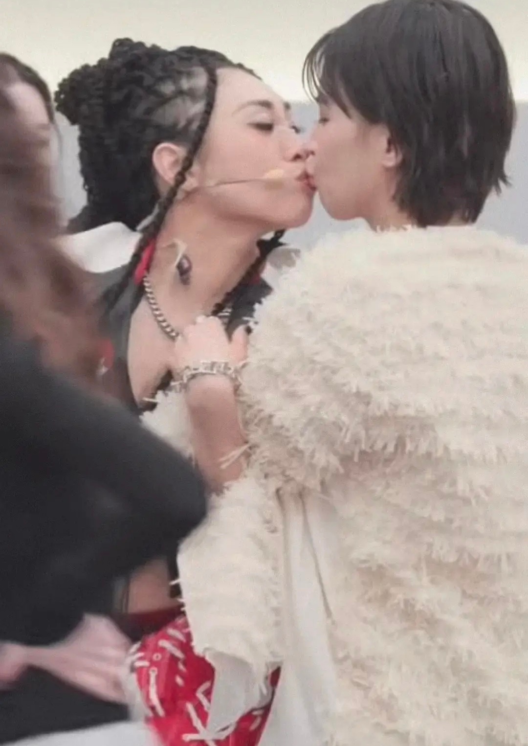 曾沛慈和淡淡在后台真亲亲😘浪姐二公直播