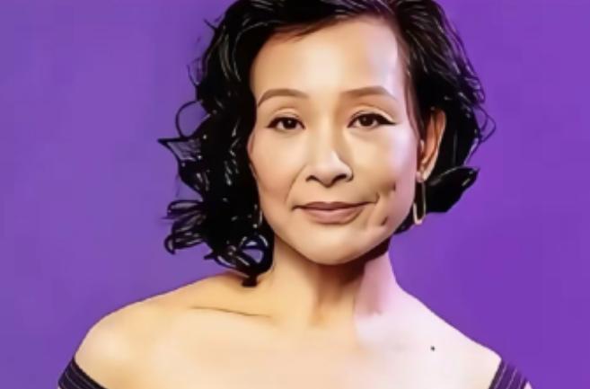 自作自受！当年执意改美籍弃祖国，65 岁孤身回沪养老。

正值事业巅峰的陈冲，心