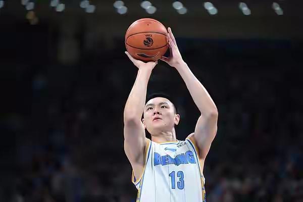 我来也，我去也。今天晚上的CBA联赛，是一轮群雄聚会的大场面和大团圆的啊，群雄逐