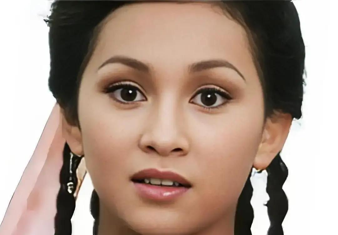 还记得83版杨康吗？
苗侨伟笑着赴死，满足了时代的道德审判。
如今，腾讯选“疯批