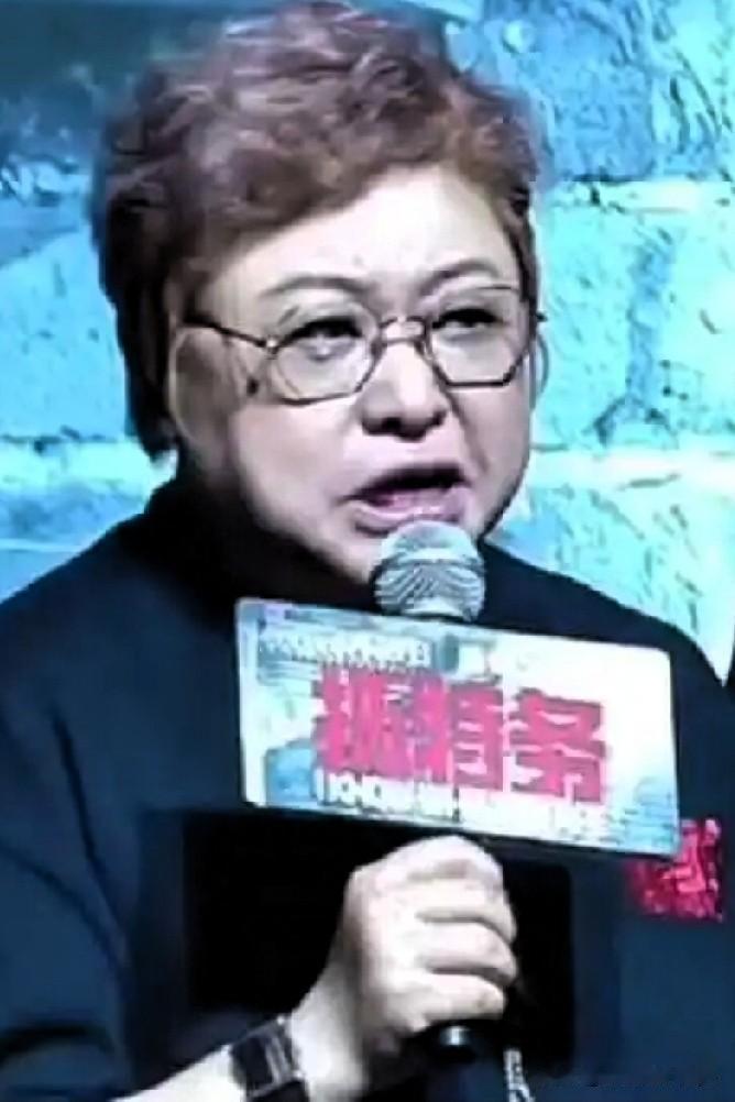 韩红为冯小刚电影《抓特务》宣传时，一句“走个面儿”引发的舆论争议。这不仅仅是一句