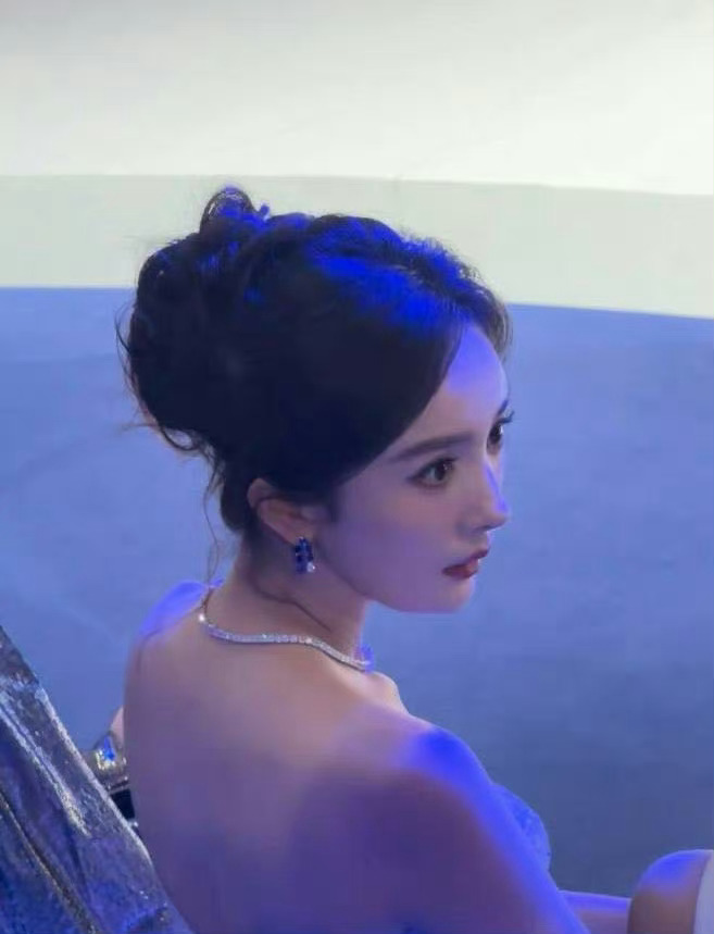 【杨幂】名利场里静静闪耀的夜明珠杨幂下一条微博就这么发 ​​​