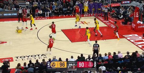 没想到最后解决比赛的是顿宝  火箭瞎几把乱打一绝，没有控卫的伤湖人vs火箭