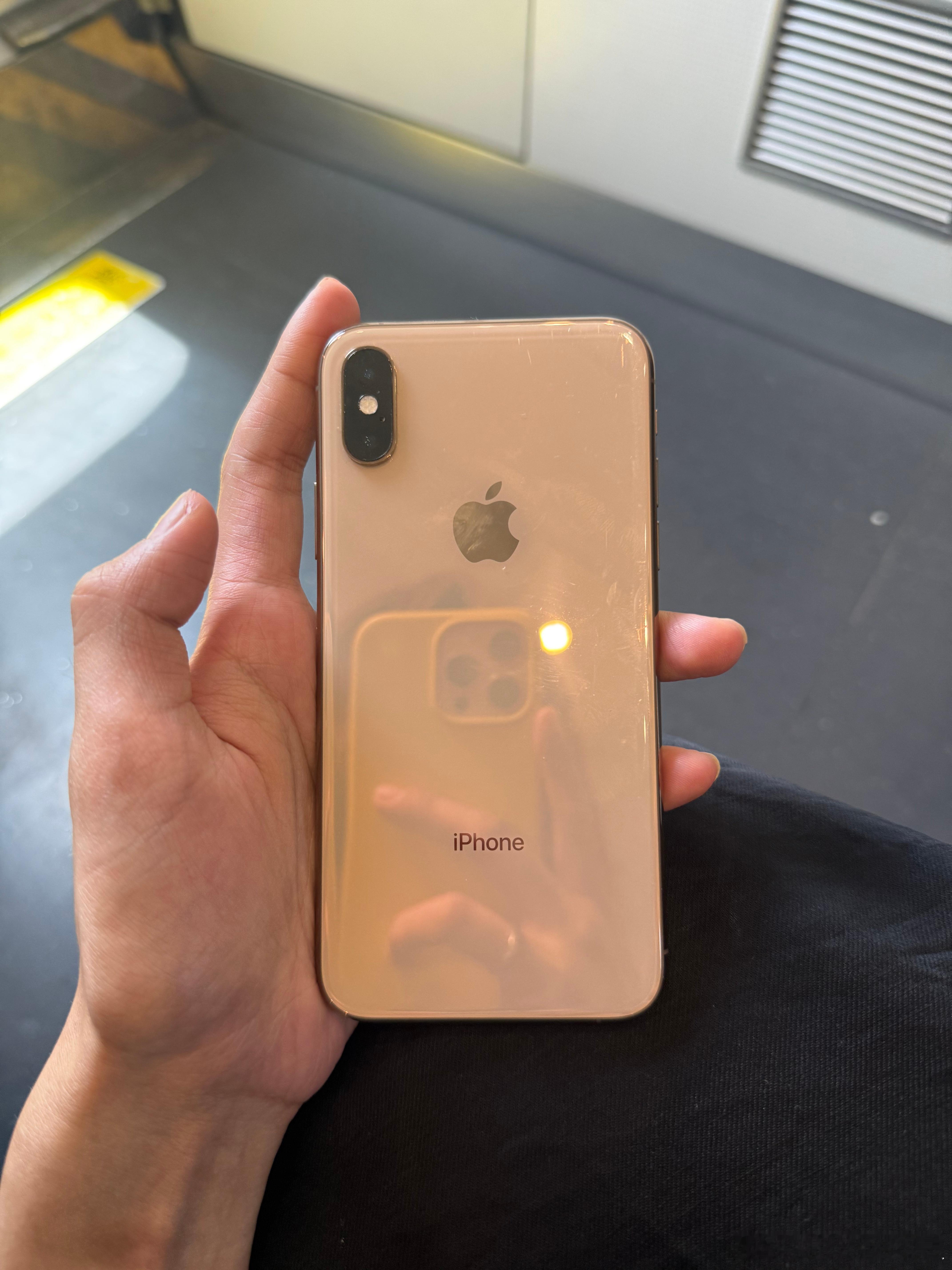 现在还有谁在用iPhoneX的？2017年上市的产品了，是苹果的过时产品，感觉用