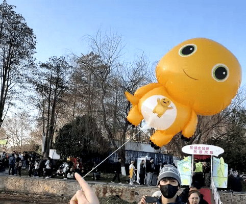 不讲不讲，你没自己的朋友圈嘛，这种东西就不要发网上让我羡慕了继公园偶遇李昀锐互拍