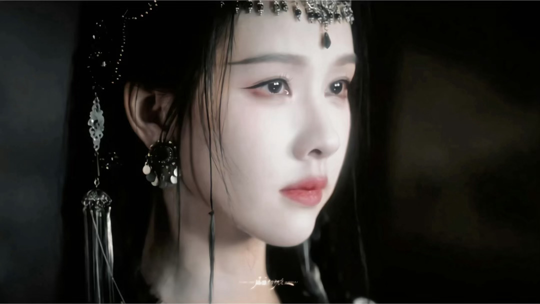 陈都灵你真的不考虑一部仙侠女主吗月鳞断尾这里演得太好了！明明是妖却有一种神性美，