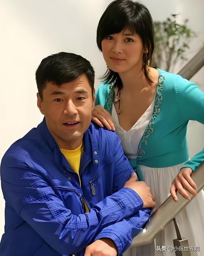 于荣光怎么也想不通，结婚35年以来，他零绯闻，钱他赚、饭他做，十分宠爱妻子，但2