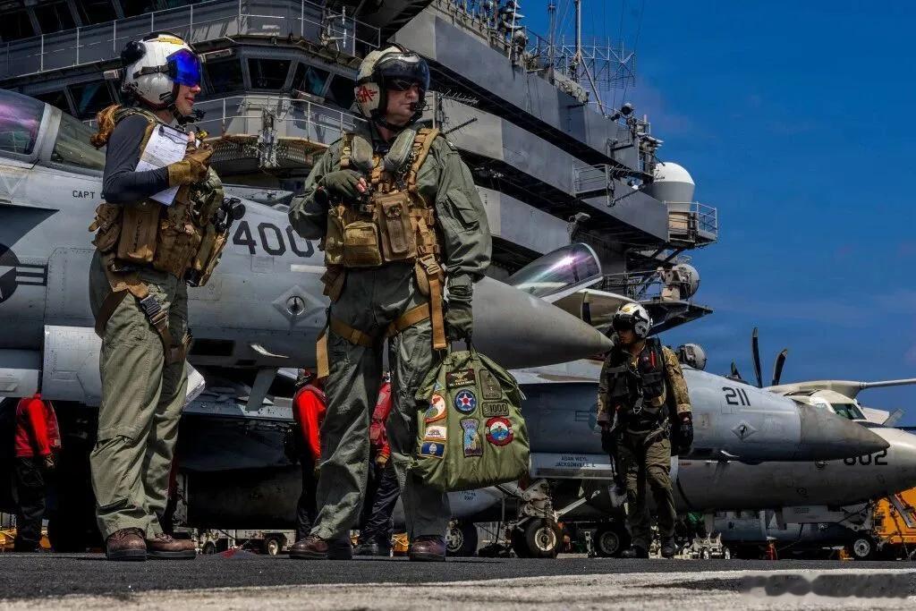 特朗普称驶向伊朗舰队规模超委内瑞拉这话没毛病！一个航母战斗群就想发动灭国之战，那