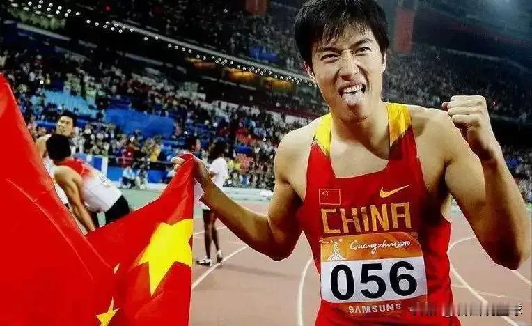 北京时间今晚进行的东京世界田径锦标赛男子110米栏比赛中，美国选手廷奇以12秒9