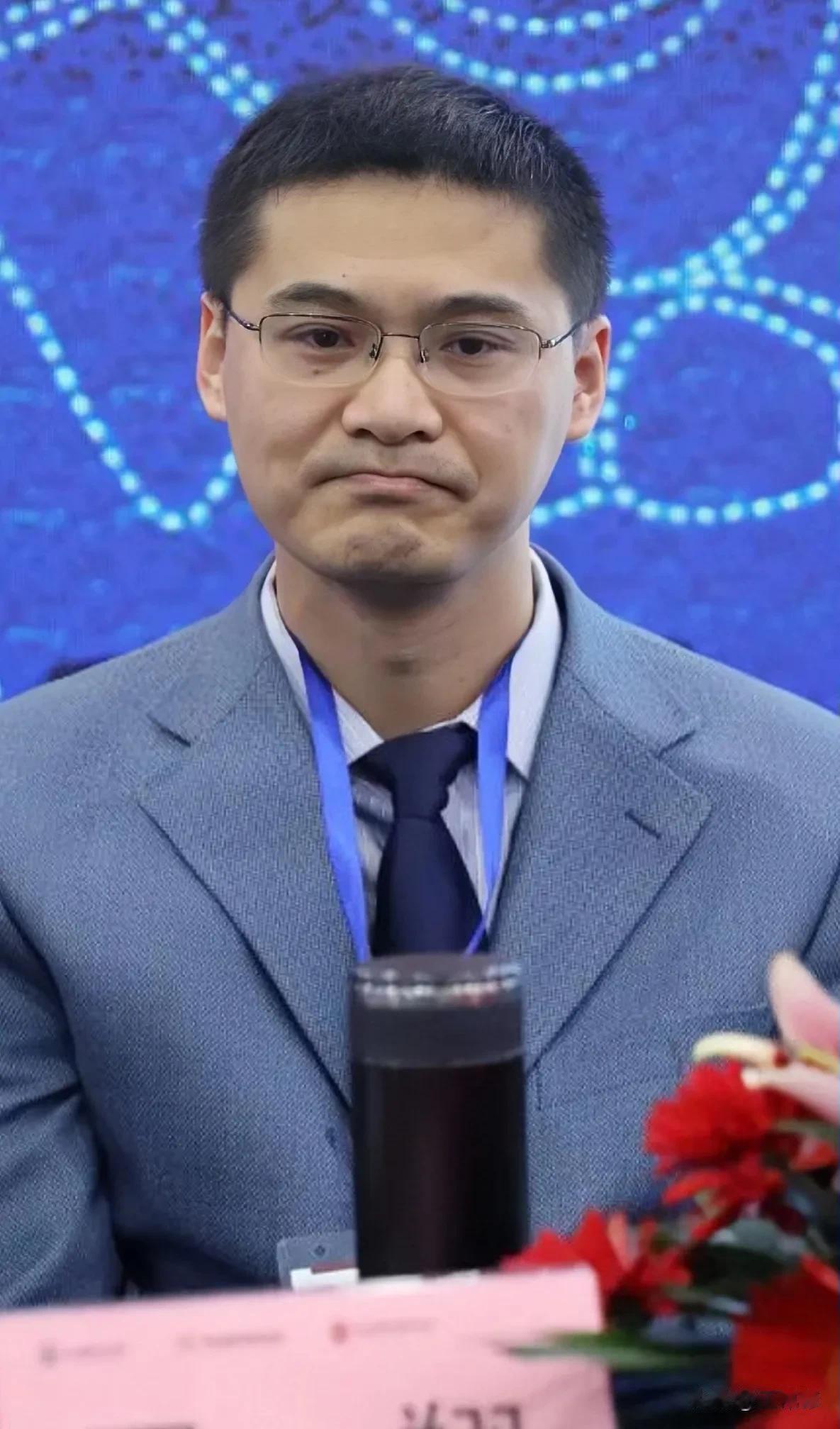 政法大学教授罗翔解析什么是正当防卫、什么是互殴，一番话通俗易懂:

任何一条法律