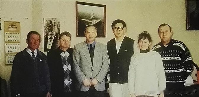 1996年，贺龙之子贺鹏飞找到香港商人徐增平，张口就说：“你去帮忙买下瓦良格号！