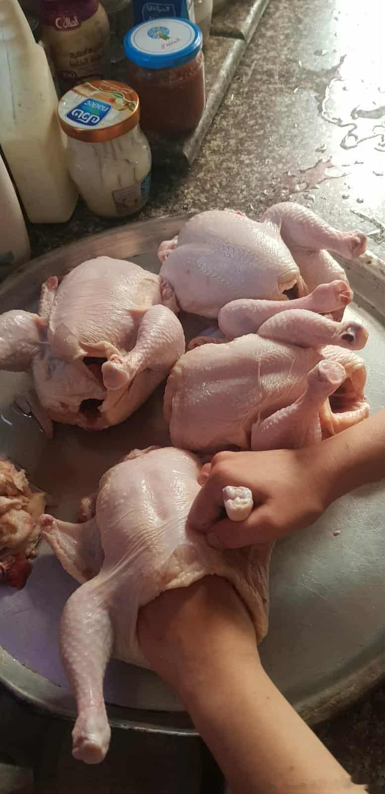 🟥这是九个月以来，我的家人第一次能吃上鸡肉！在过去的九个月里，以色列禁止一切肉
