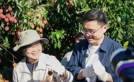 民进党要临阵换将，撤换高雄市长候选人赖瑞隆？赖瑞隆民调拉不上来，“换赖”声音越来