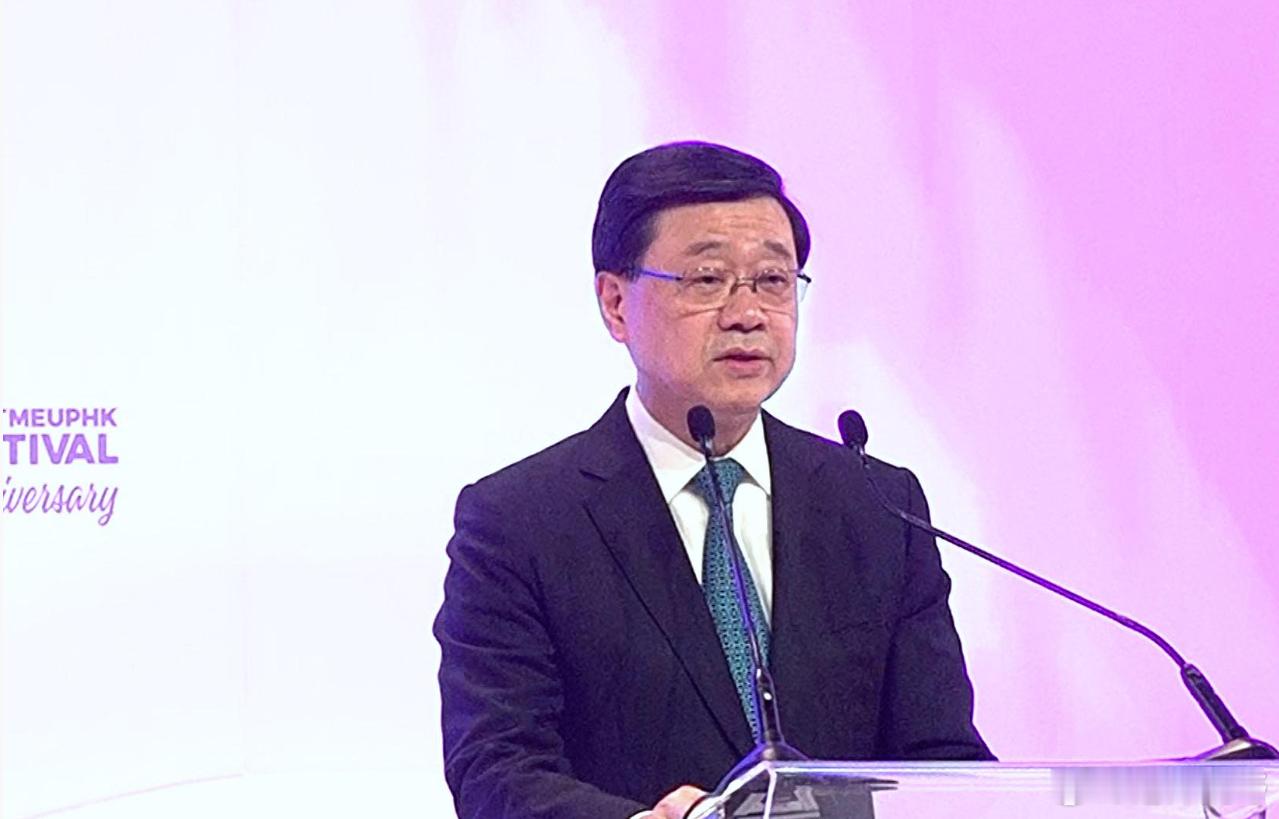 【李家超：香港将深化股票市场、拓展世界级债券及货币市场】香港特区行政长官李家超今