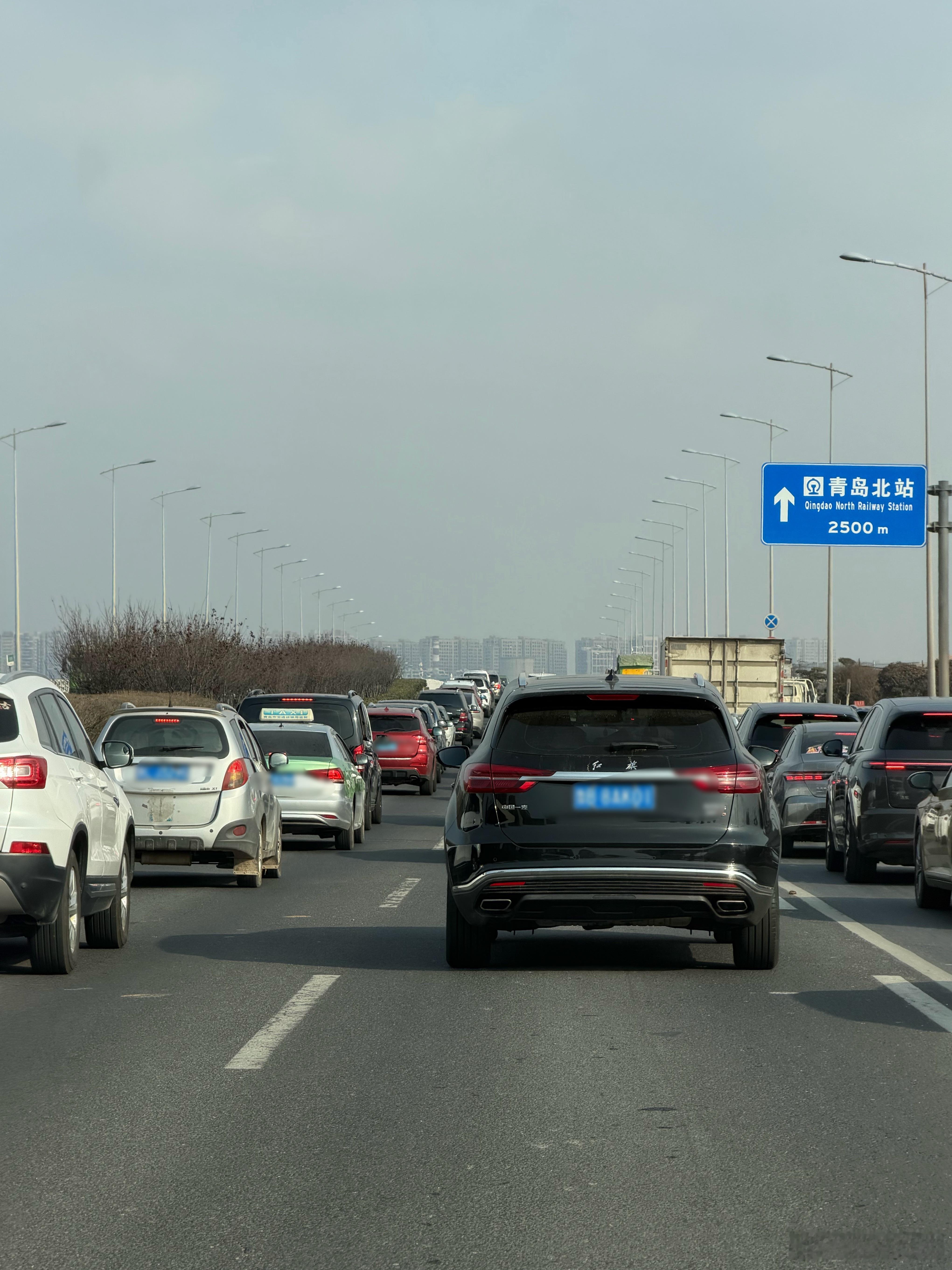 元旦假期第一天，堵在路上