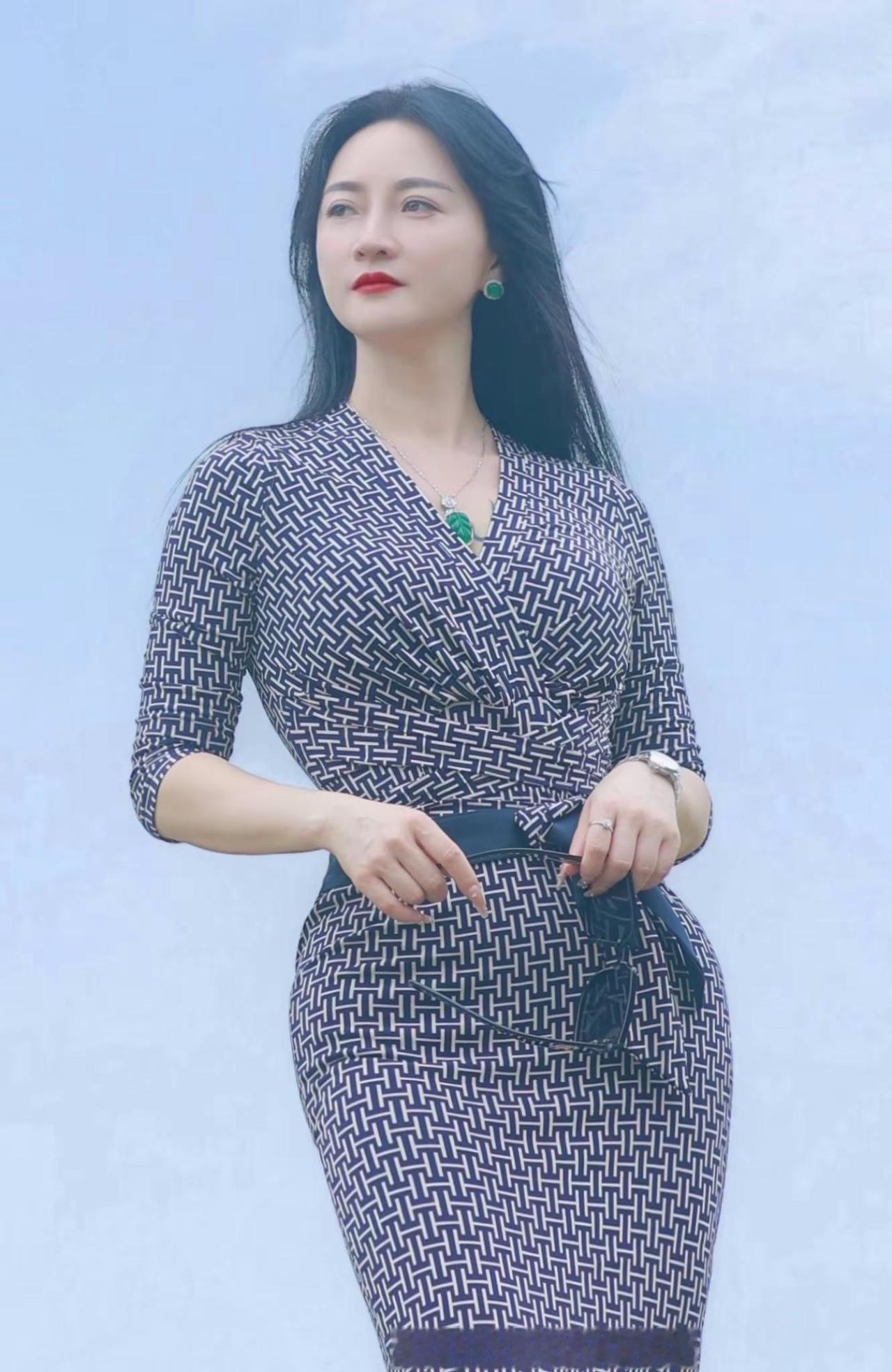 我站在因果里，尽我所能，尽我所不能，空心度日，不盼执念 ，得失随心，万事随缘女人