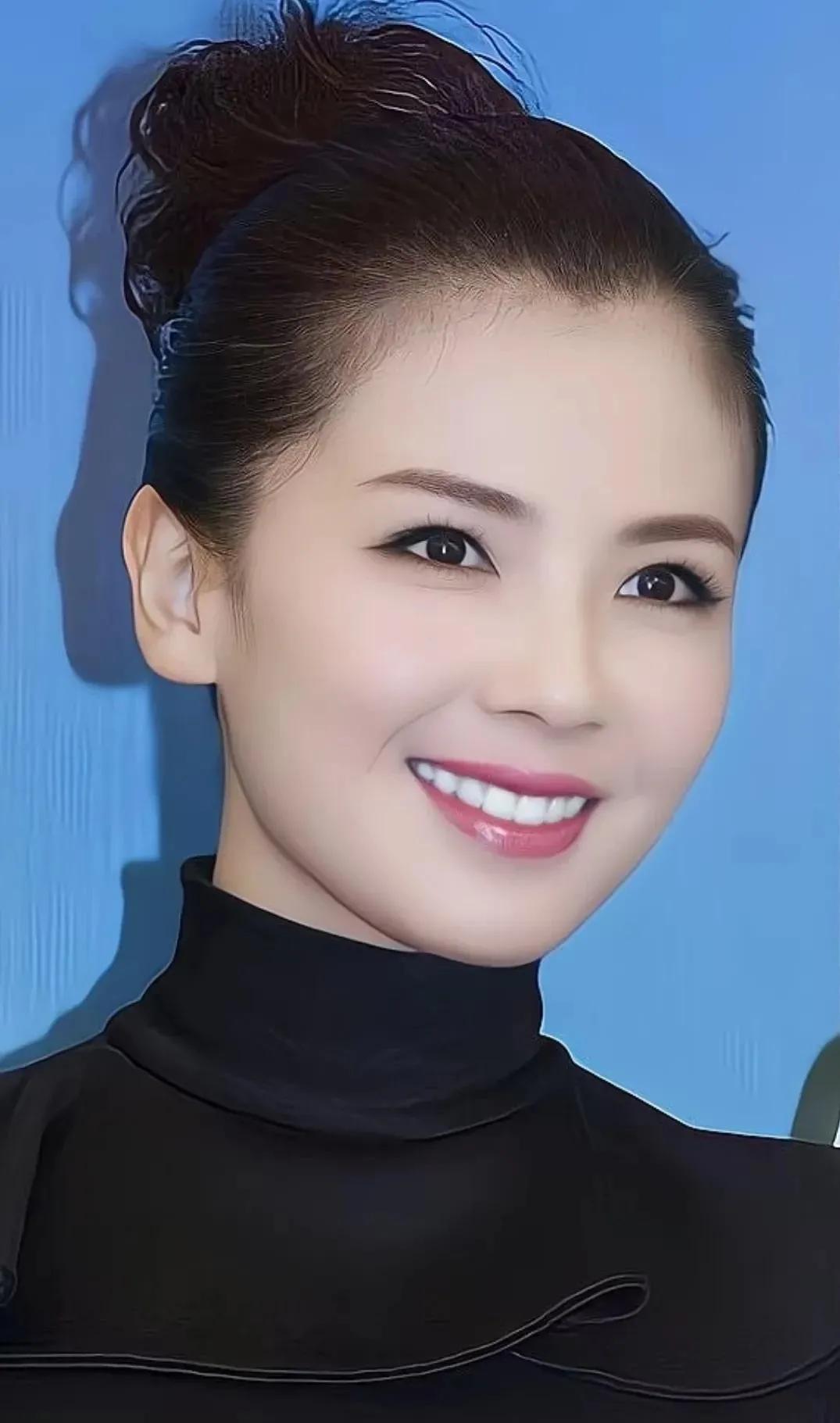 刘涛是一位中国女演员，她的出色表现和职业道德使她在同行中广受赞誉，是人们心中的高