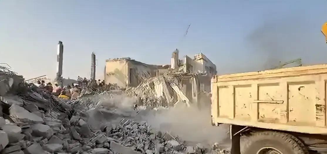 科威特的美军基地被炸了！伊朗直把老美的乌代里直升机基地给端了！



伊朗这次是