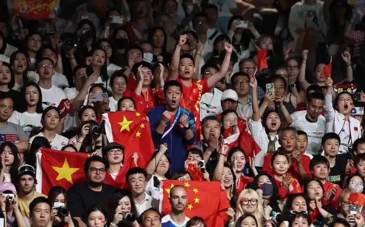王艺迪赢球，法国观众不喊，中国观众喊破嗓子。
不是她不够硬，是主场这事儿，从来就