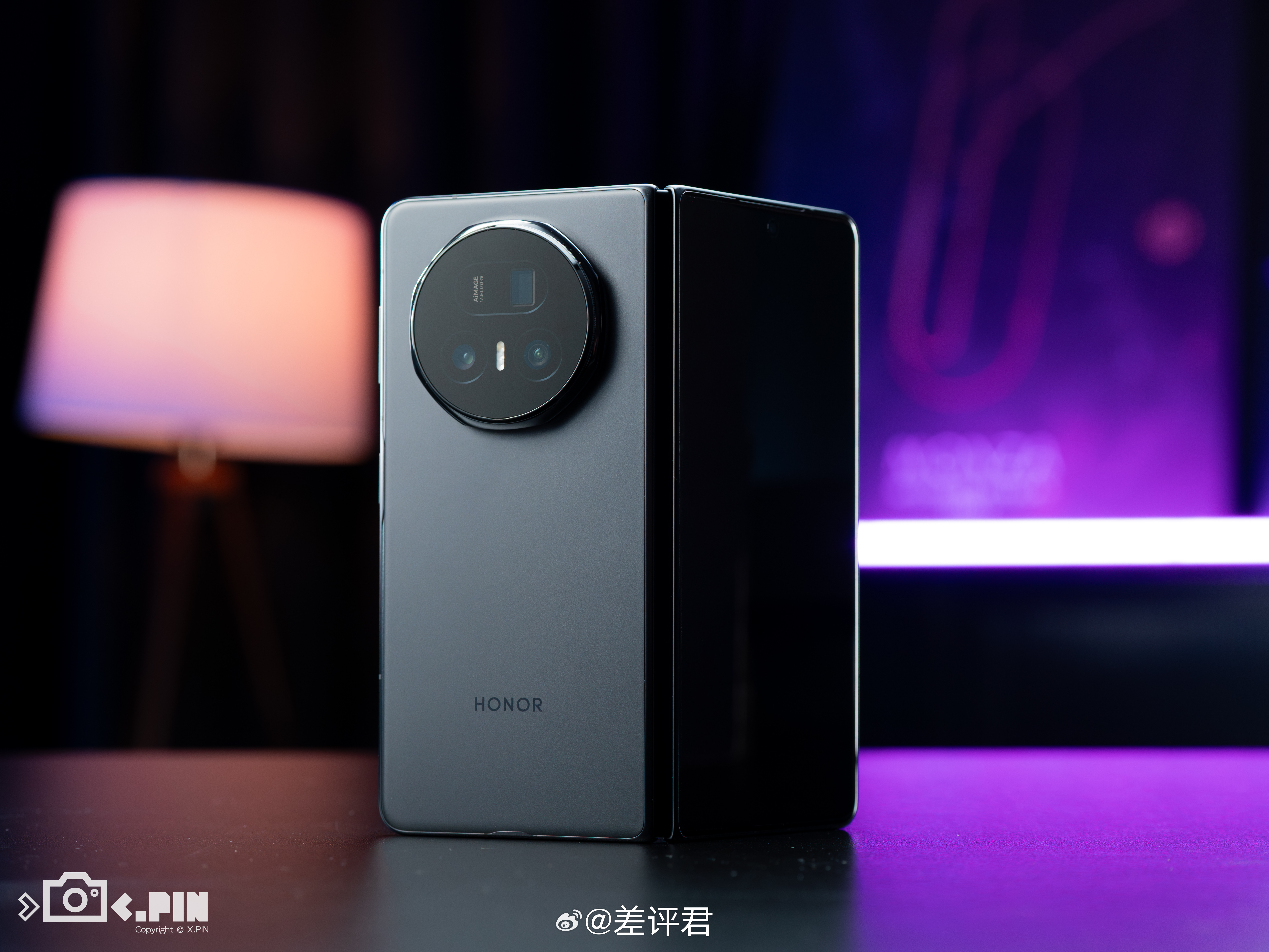 #差评说数码# Magic V5 到手了，看了外观和配置之后，我只能说上周荣耀提